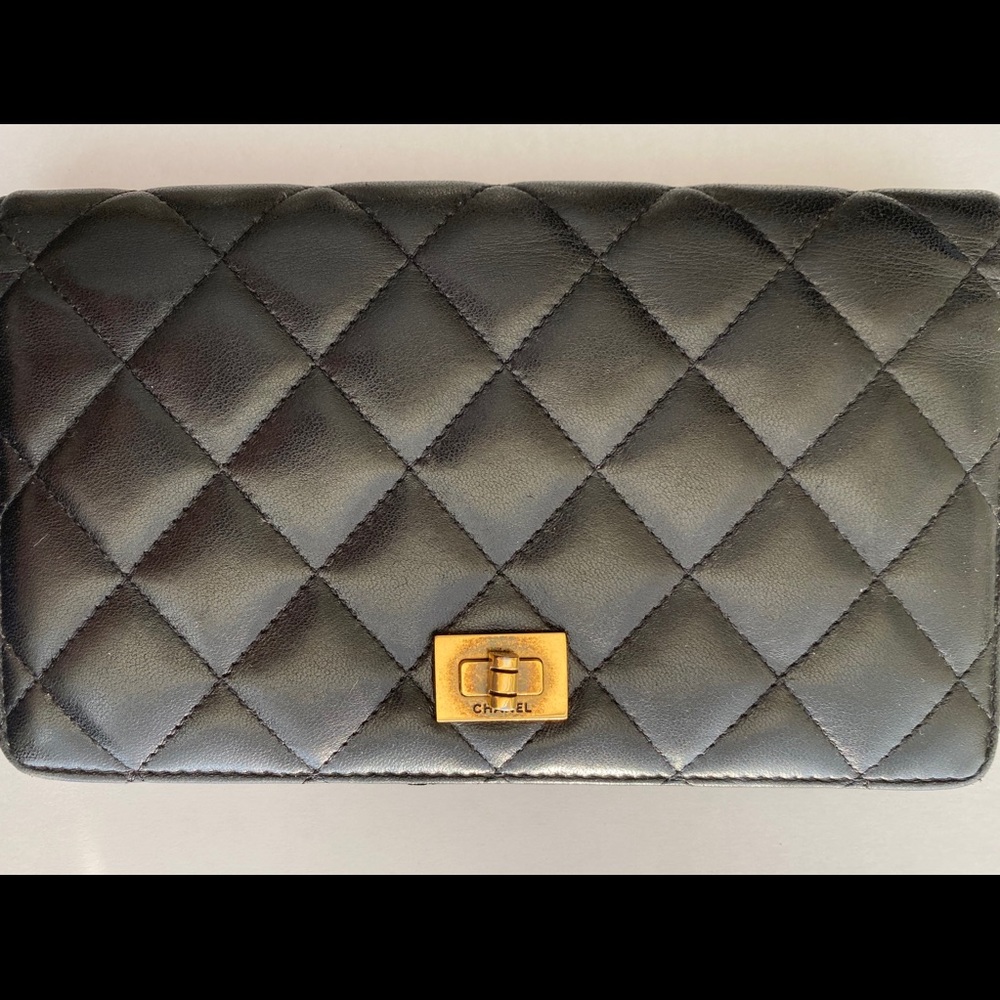 Authentic CHANEL CLASSIC LAMBSKIN BIFOLD WALLET